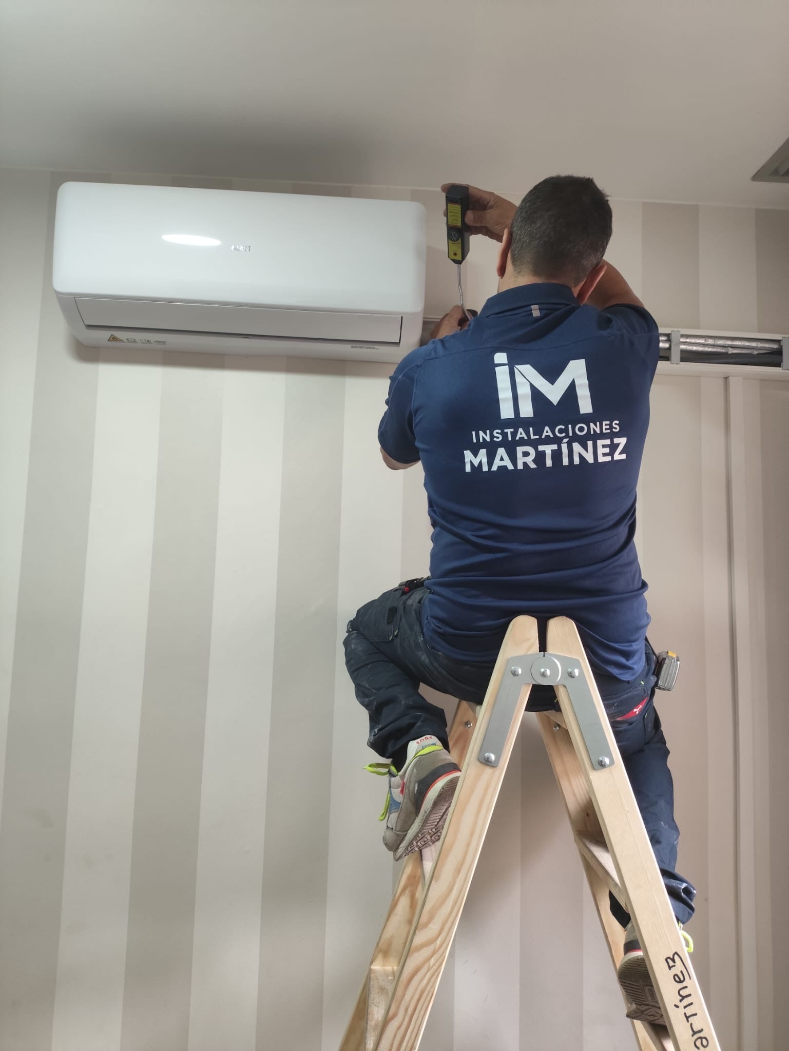 Instalación de aire acondicionado interior en domicilio