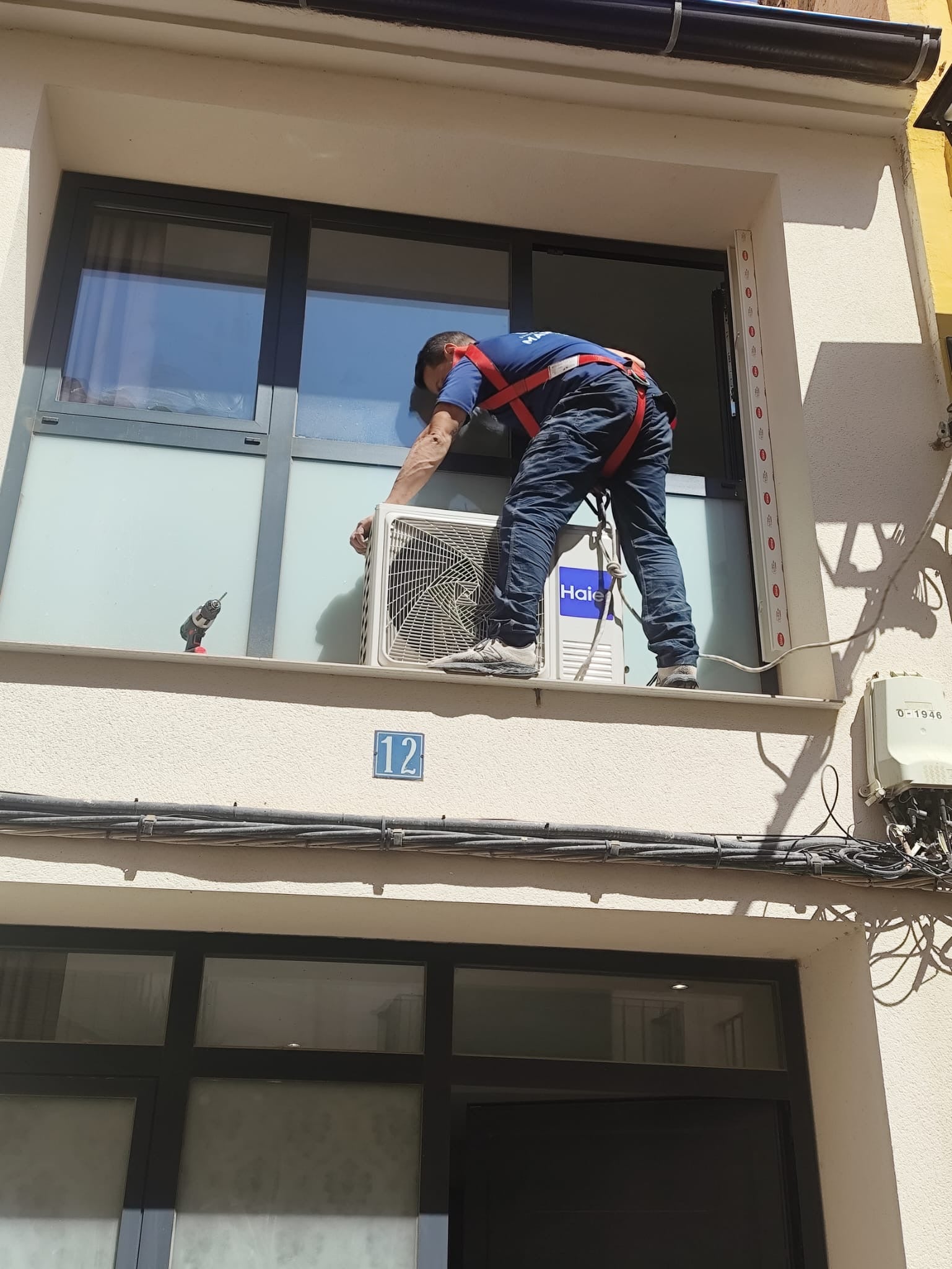 Trabajos en altura y fachadas con arnés de seguridad